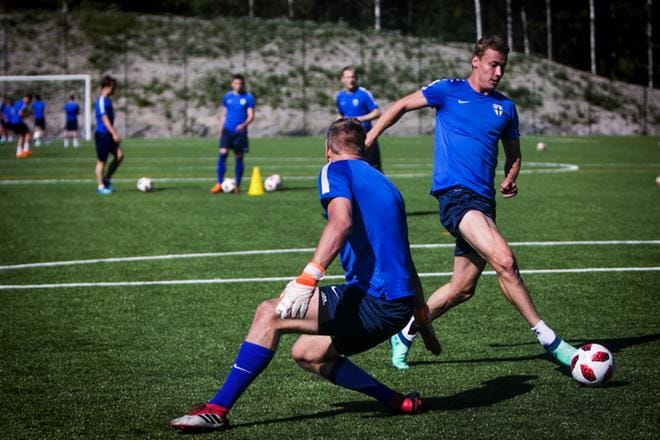 Suomen Eetu Vertainen oli vaarallinen kärki. Kuva: Outi Neuvonen