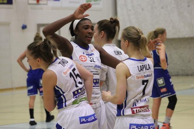 Vimpelin Veto palasi naisten korisliigassa voittokantaan kotikentällään lauantaina. KUVA: TOMI OLLI