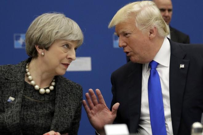 Donald Trump ja Theresa May kuvattuna Naton huippukokouksen aikana viime toukokuussa Brysselissä.