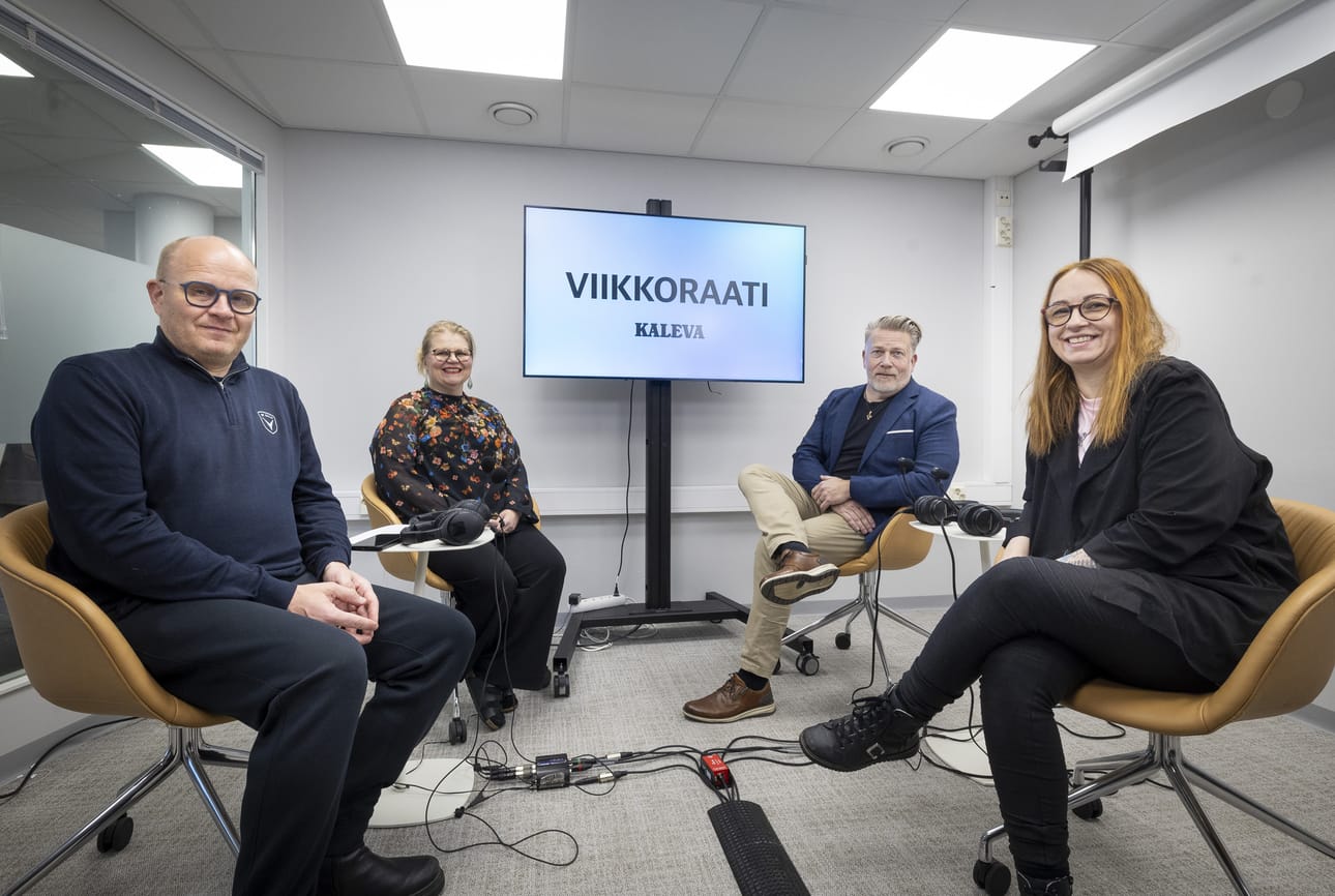 Tuoreimmassa Viikkoraati-podcastissa uutisista keskustelivat Tomi Kaismo (vas.) toimittaja Minna Akimo, Juuso Nissilä ja Laura Tauriainen.