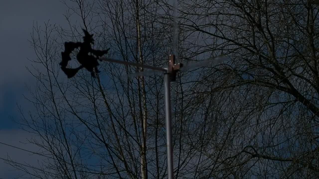 Noita koristaa LED-tuulimyllyä