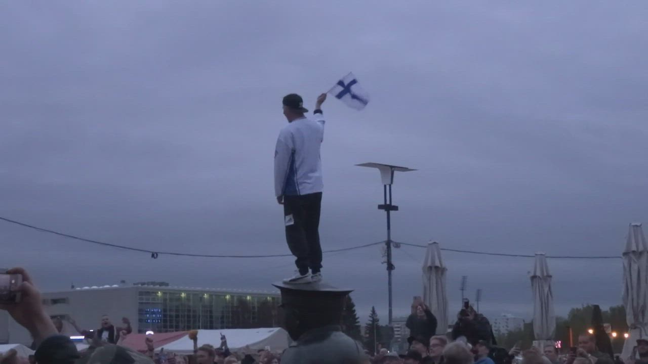 Jääkiekon maailmanmestaruutta juhlittiin Oulun torilla