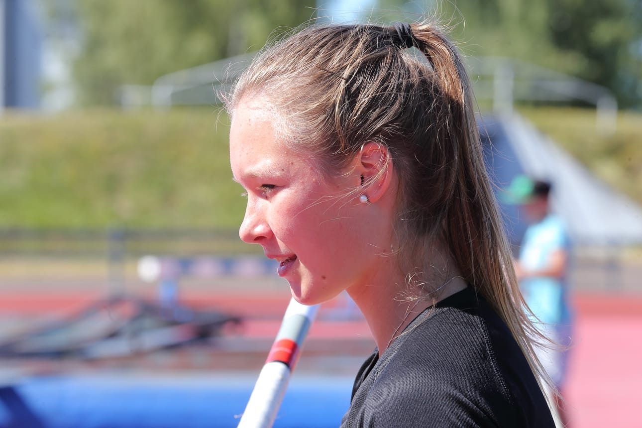 Emilia Tuomaala ei tavoittele kuuta taivaalta, mutta oma ennätys olisi kiva rikkoa Kalevan kisoissa.