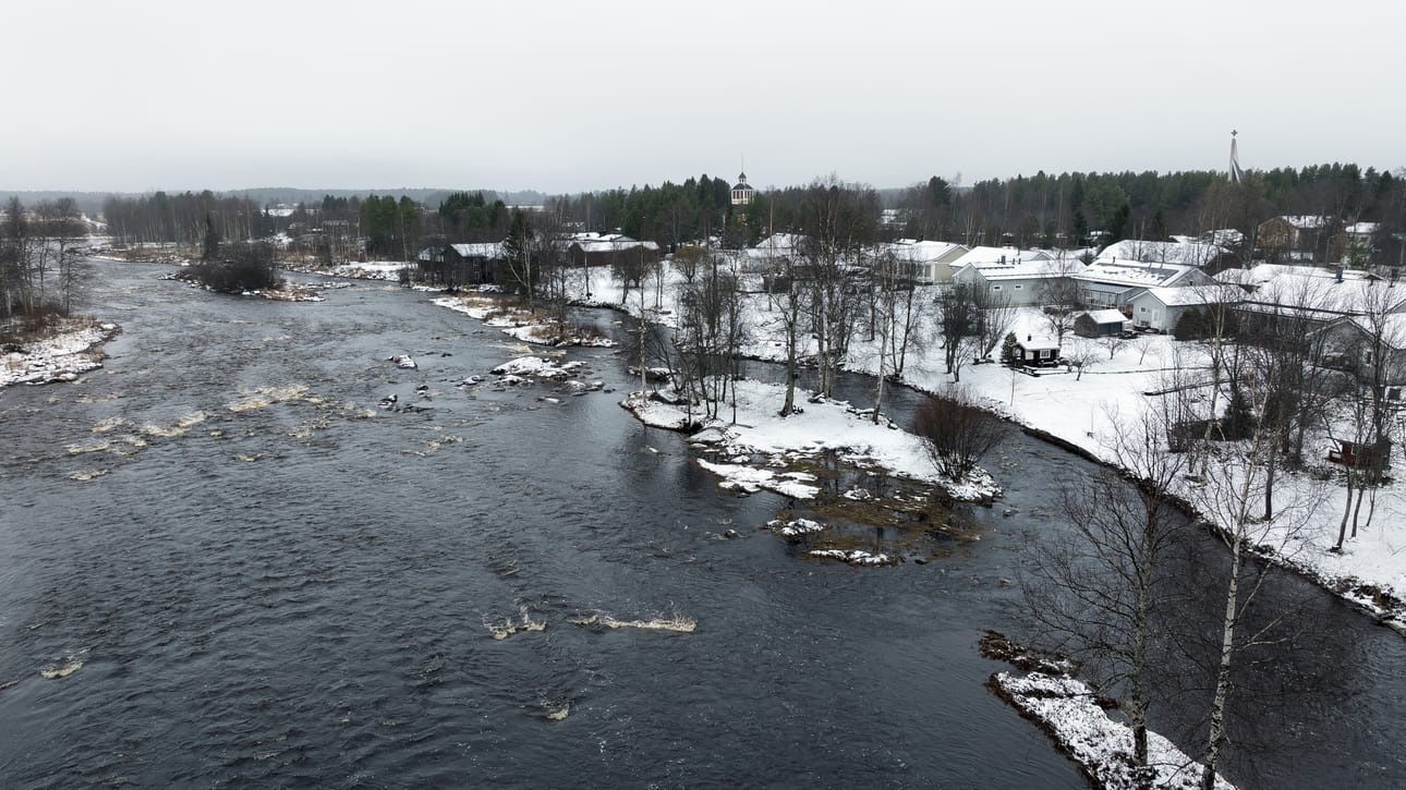 Vedenpinta Pyhäjoessa näyttäi pari päivää sitten olevan suorastaan keväisellä tasolla.