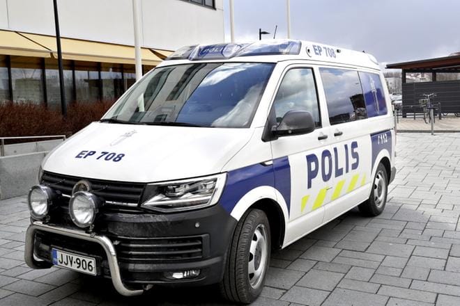 Toimiessaan poliisin käyttämä teknologia helpottaa työtehtäviä valtavasti. Ilman verkkoyhteyttä välineillä ei tee mitään. Kuva: Heikki Hakanen