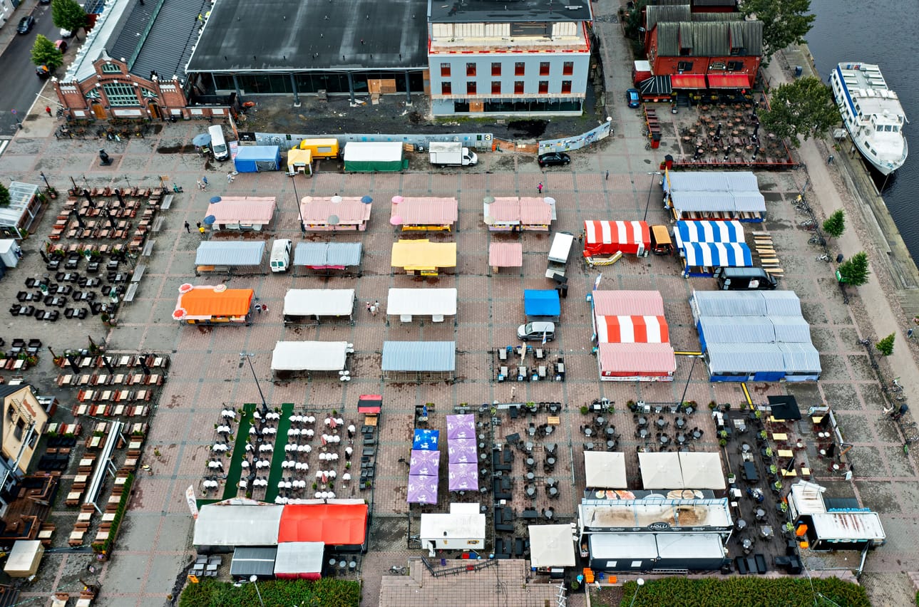 Valtaosa torin myyntipaikoista suljetaan remontin myötä ensi maanantaina. Osa Kauppahallin puoleisista paikoista on käytössä vielä elo-syyskuun ajan.