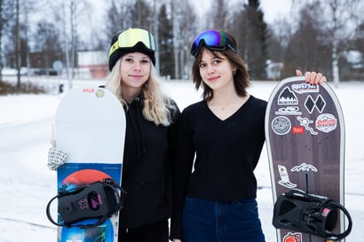 Tiktok-video houkutteli Maisan ja Pinjan Kuusamoon – Lukion lumilinjalla opiskelee rinnelajeista innostuneita nuoria, jotka eivät satsaa kilpaurheiluun