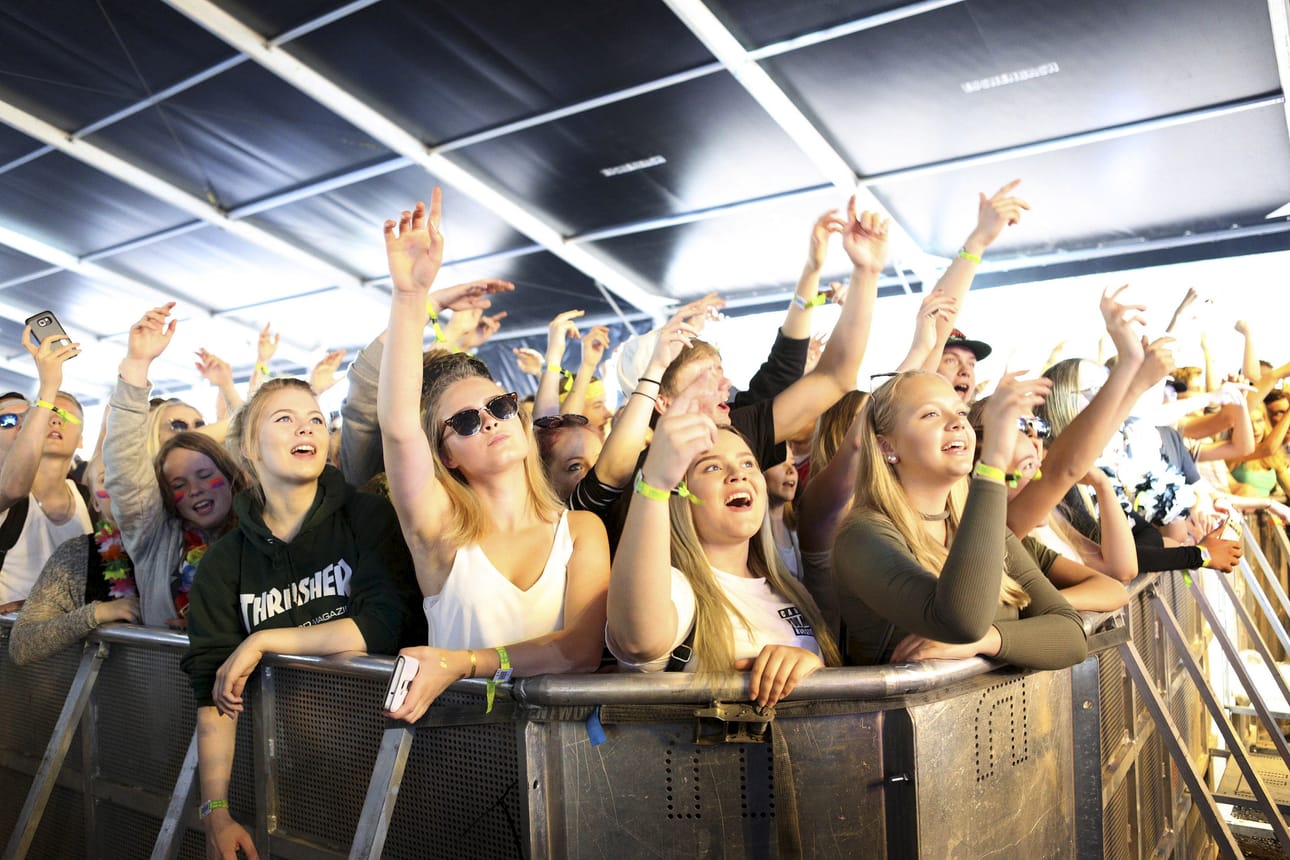 Etsimme Suomen parasta populaarimusiikin kappaletta. Äänestä omaa suosikkiasi.