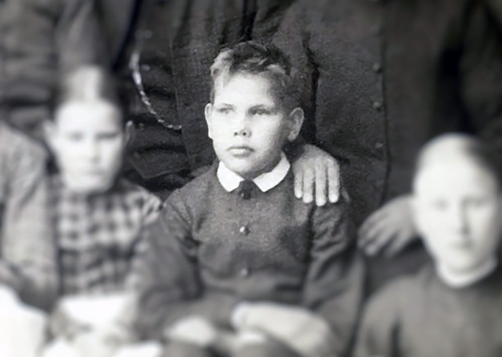 Frans Leijon luokkakuvassa Pietarsaaressa kuurojen koulussa.