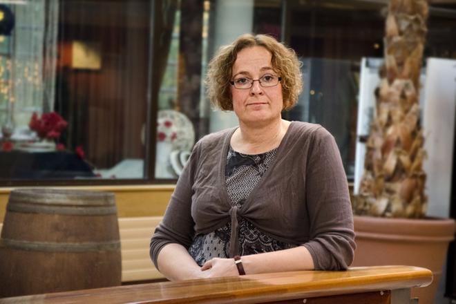 Psykologi Heli Nurmi tietää, millaista on uupua työssä. Kuva Juha Aho-Pynttäri