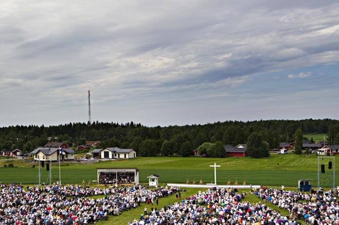 Kauhavalle suunnitellut herättäjäjuhlat pidetään tulevana viikonloppuna verkossa ja radiossa. Kuva on Isonkyrön herättäjäjuhlilta vuodelta 2012. ARKISTOKUVA: JUSSI ASU