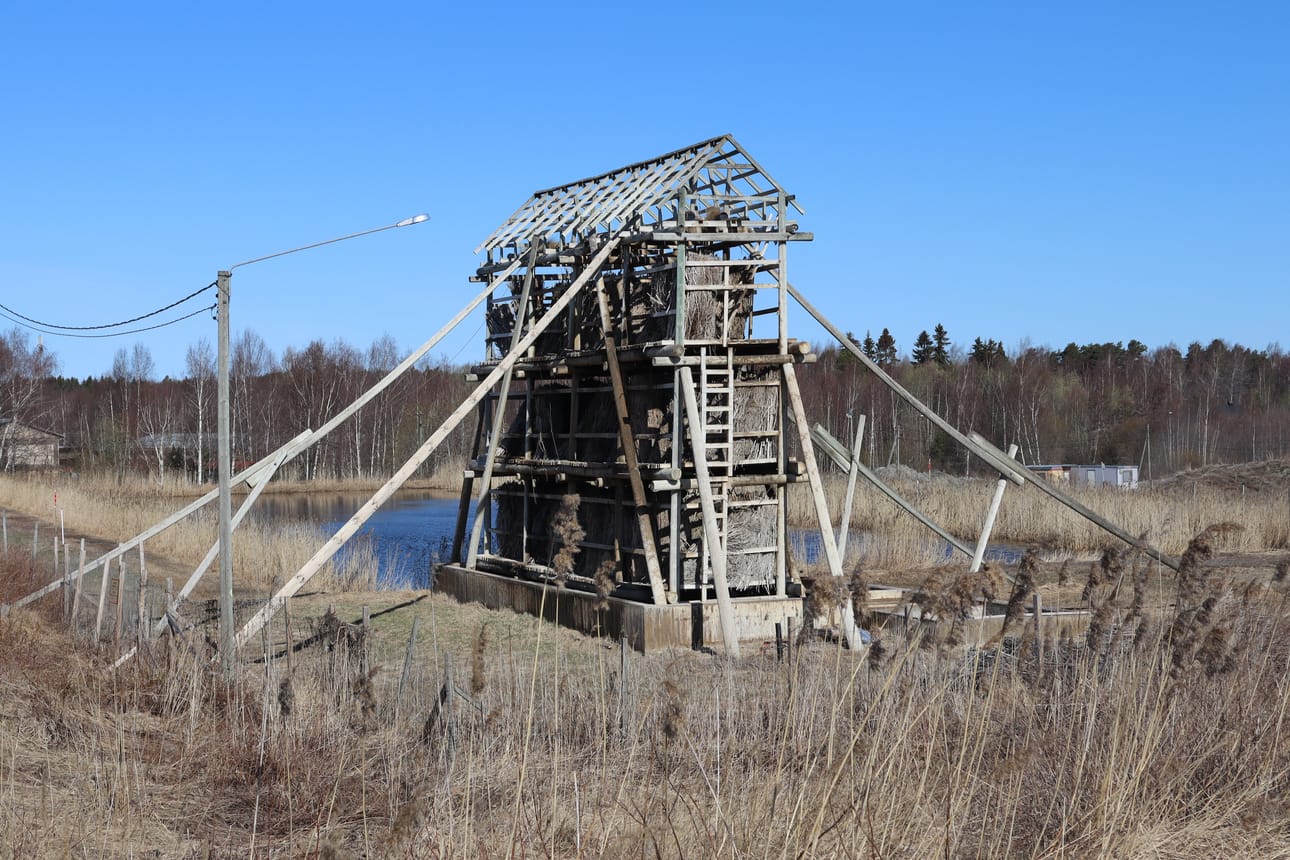 Kerpputorni kuuluu osaksi kaatopaikan sulkemisrakenteita ja kaatopaikkatoimintojen aluetta. Kaatopaikan suotovesi kulkee pajuista tehtyjen nippujen läpi tornin takana oleviin lasketusaltaisiin.