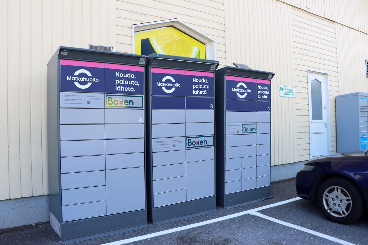Rinki-ekopisteen puoleiselta S-marketin seinustalta löytyy myös Matkahuollon ulkoautomaatti, joka on asennettu paikoilleen kesän 2025 aikana.