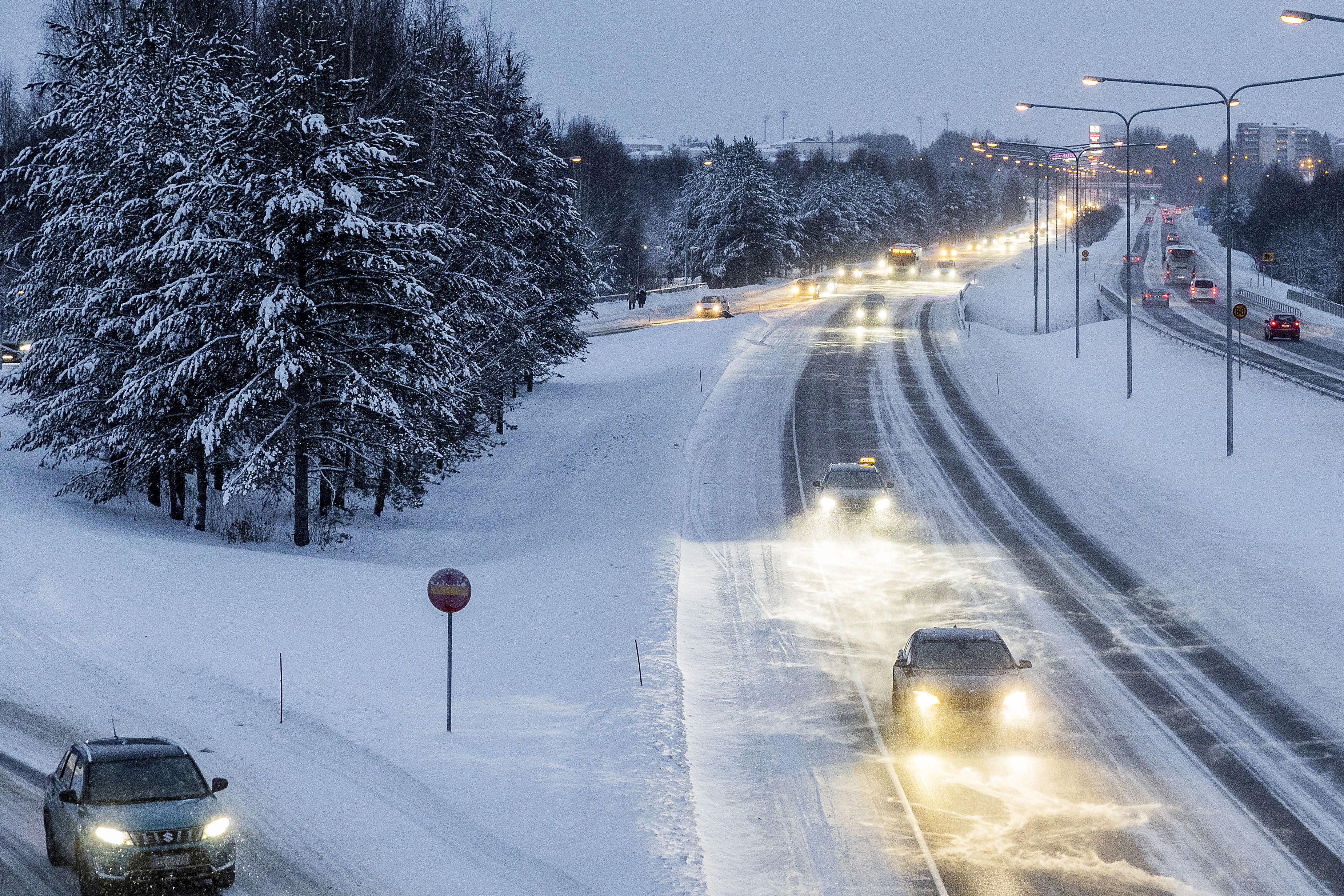 Joulun Menoliikenne On Vilkkaimmillaan Tänään – Huono Ajokeli Haittaa ...