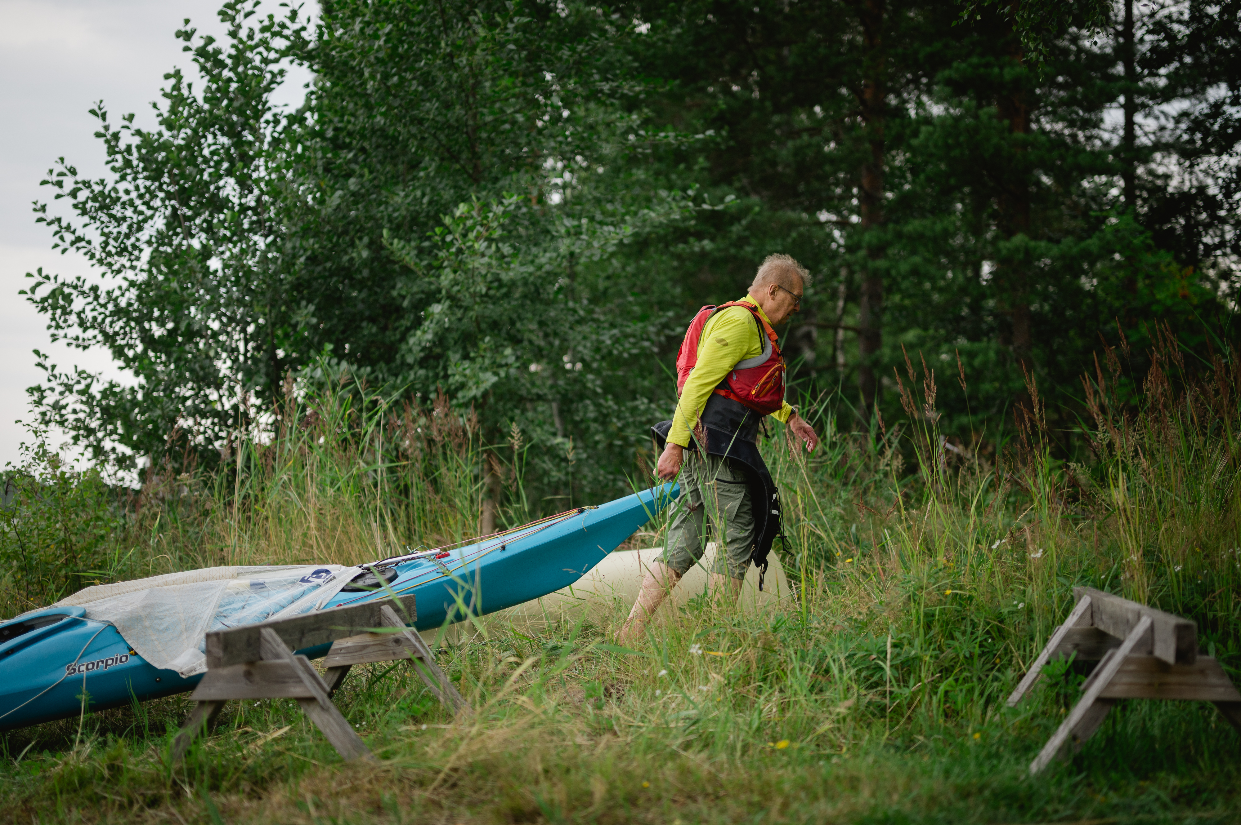 Lähes kymmenen kajakkia omistava eläkeläinen Jorma Rautio kertoo, miksi laji vie mennessään