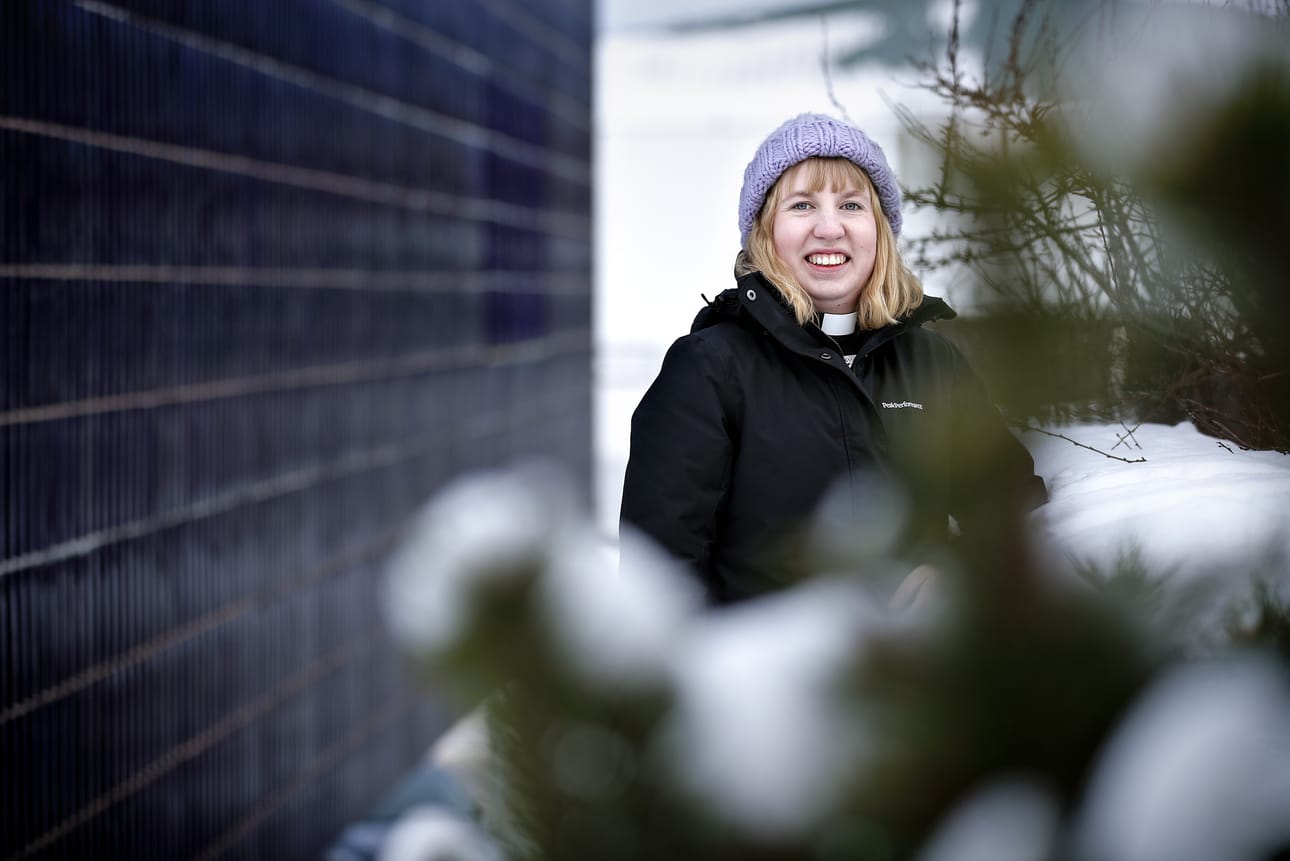 Seinäjoen alueseurakunnan seurakuntapastori Anna Merivirran mukaan osa aikuisista käy rippikoulun, koska he haluavat tutkia elämän perimmäisiä kysymyksiä.