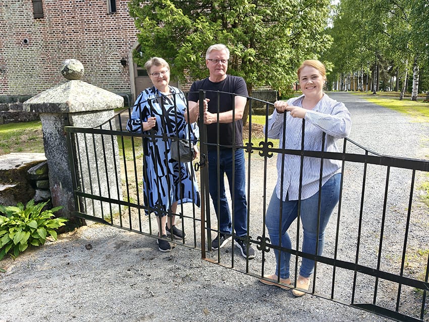 Anne Haapa-aho, Arto Ojala ja Riikka Varila toivovat kuortanelaisten lähtevän rohkeasti ehdolle tuleviin seurakuntavaaleihin.