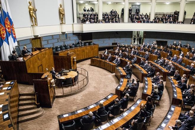 Eduskunnassa käsitellään asioita merimetsoista Merenkurkun laivaan. KUVA: VESA MOILANEN/LEHTIKUVA