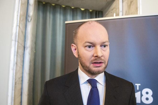 Urheiluministeri Sampo Terho on saanut kutsun Matti Nykäsen hautajaisiin. KUVA: KIMMO PENTTINEN