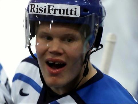 Hymyä huuleen. Olli Jokinen harjoittelee Kirkkonummella.