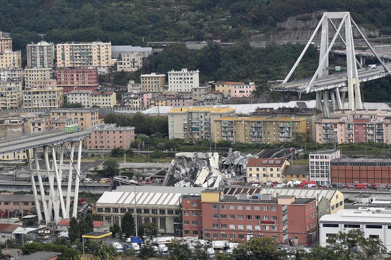 Romahtanut Morandi-silta.