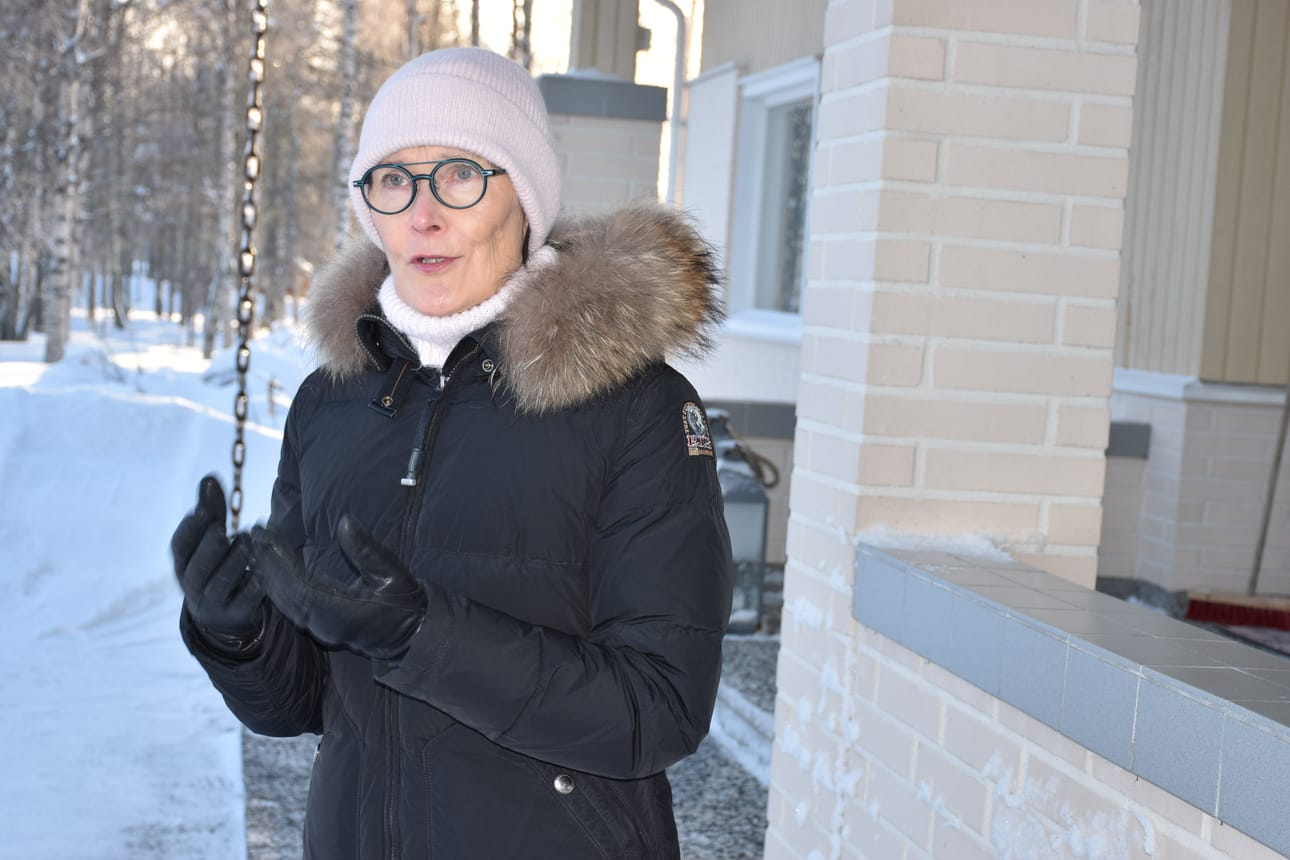 Vuosi sitten keväällä Lapin hyvinvointialueen aluevaltuustoon valittu posiolainen Eija Ahola on päässyt läheltä seuraamaan ja yhtenä valtuuston jäsenenä linjaamaan ja päättämään Laphan palveluiden uudelleen järjestämistä.