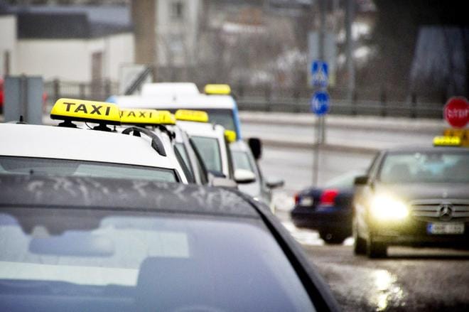 Kela-korvattavien taksimatkojen käyttäjille ei pitäisi tulla suuria muutoksia, vaikka taksiala muuttuu ensi kesänä. KUVA: Jonny Holmén
