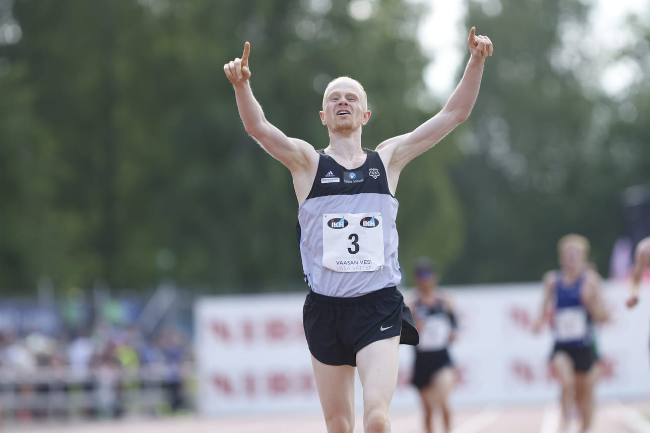 Eero Saleva nappasi mestaruuden ajalla 30.24,21. LEHTIKUVA / RONI REKOMAA