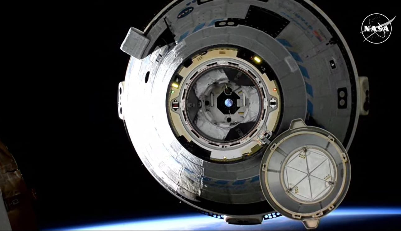 Boeingin Starliner-avaruusalus irtautui itsenäisesti Kansainväliseltä avaruusasemalta Suomen aikaa lauantaina alkuyöstä. LEHTIKUVA/AFP/Nasa