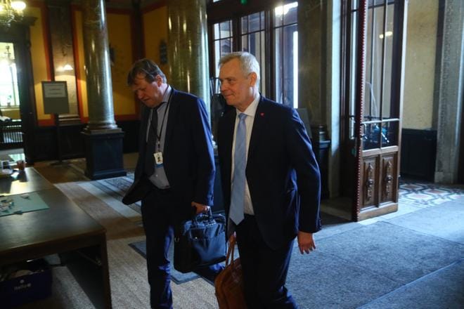 Hallituksen muodostaja Antti Rinne (sd.) jätti saapumatta lehdistön eteen keskiviikkona kello 16, kuten oli sovittu. Rinne on aiemmin arvioinut, että hallitusohjelman sisältö voisi saada valmiiksi keskiviikkoiltana. KUVA: Mauri Ratilainen