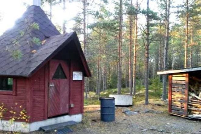 Tulipalon aiheuttamat vauriot korjataan Leijonakodalla kesän aikana. KUVA: Alavuden kaupunki/puistotoimi