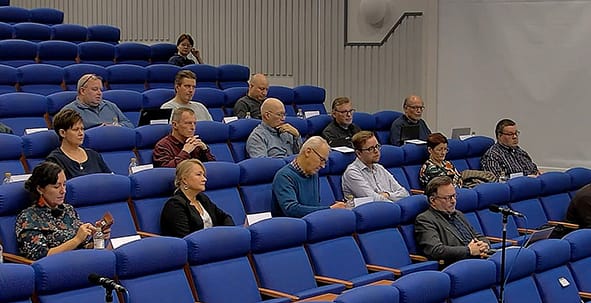 Haapaveden kaupunginvaltuutetut totesivat, että edessä on haastavia vuosia vaikka valtionosuuden lisävähennys jaksotetaankin vuosille 2025–2027. Rasitteena on yleinen heikentynyt kuntataloustilanne, kustannustason voimakas nousu ja työllisyystilanteen heikkeneminen.