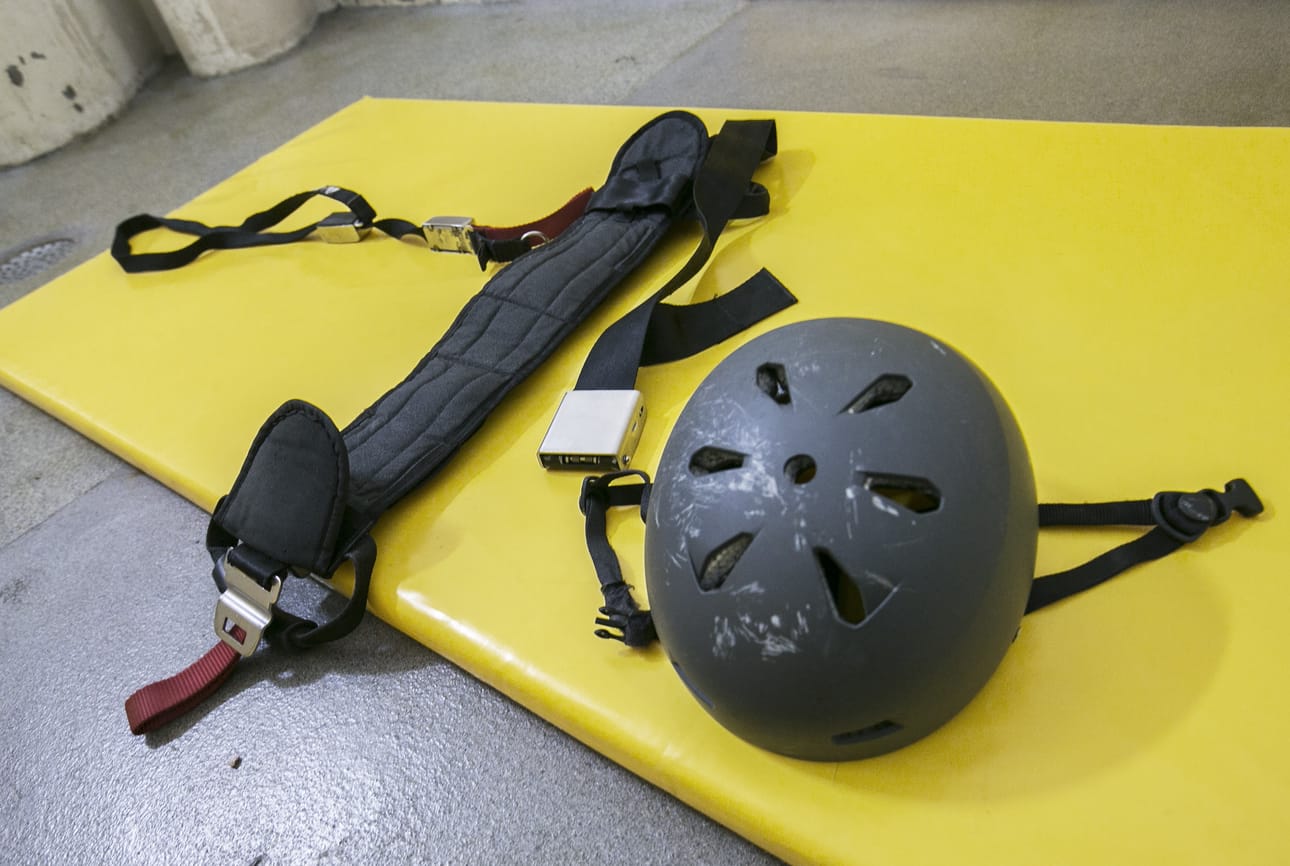 Body cuff on poliisin voimankäyttövälineisiin kuuluva, henkilön liikkumisen estävä vyö. Arkistokuva.