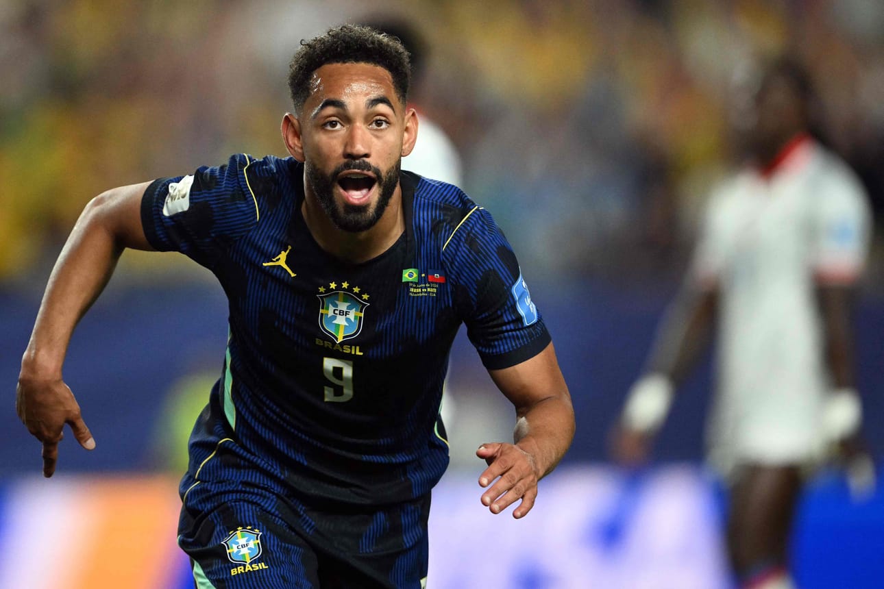 Brasilian Matheus Cunha tuulettaa tekemäänsä maalia.