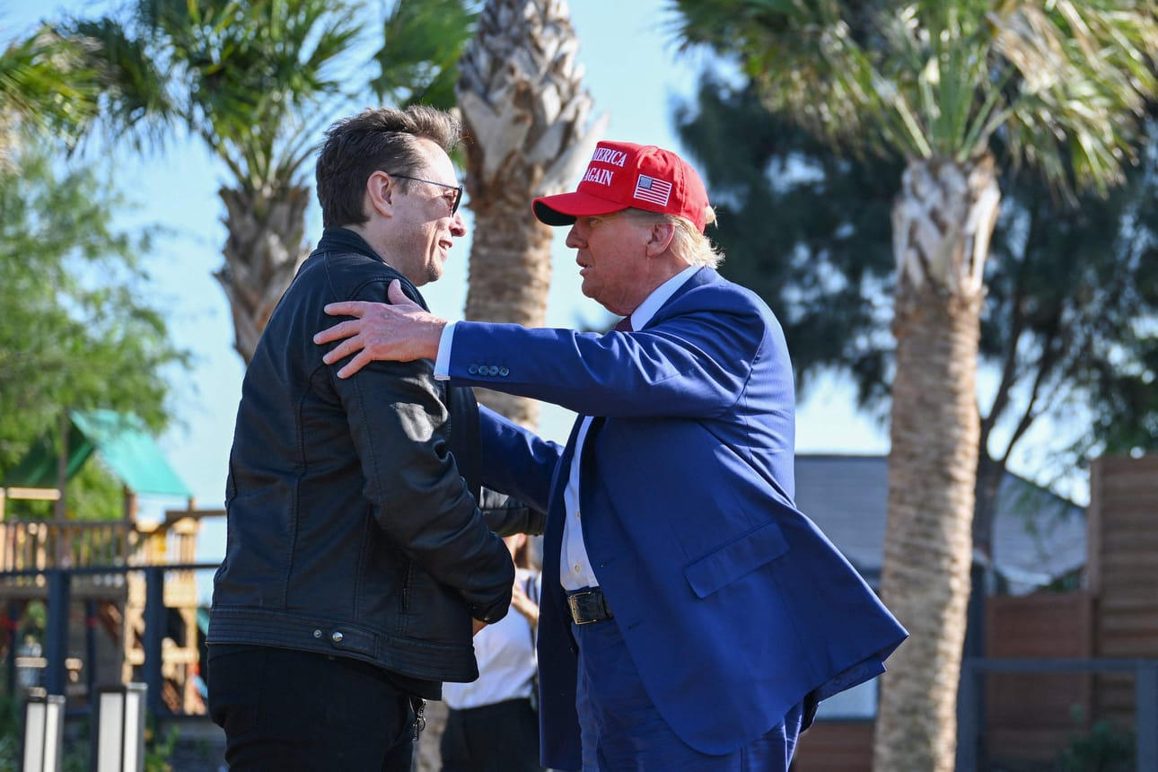 Miljardööri Elon Muskin ja Yhdysvaltain presidentin Donald Trumpin välit lähentyivät viime vuonna. Trump muun muassa nimesi Muskin johtamaan uutta tehokkaan hallinnon toimielintä. LEHTIKUVA/AFP