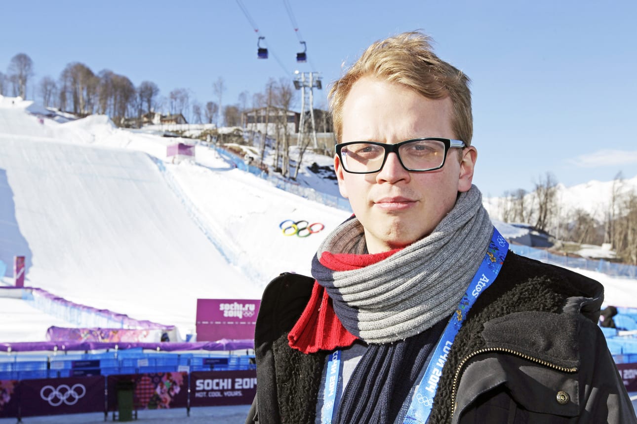 Jaakko Parkkinen on päässyt toimittajana muun muassa urheilun arvokisoihin. Kuva Sotshin talviolympialaisista Venäjältä.