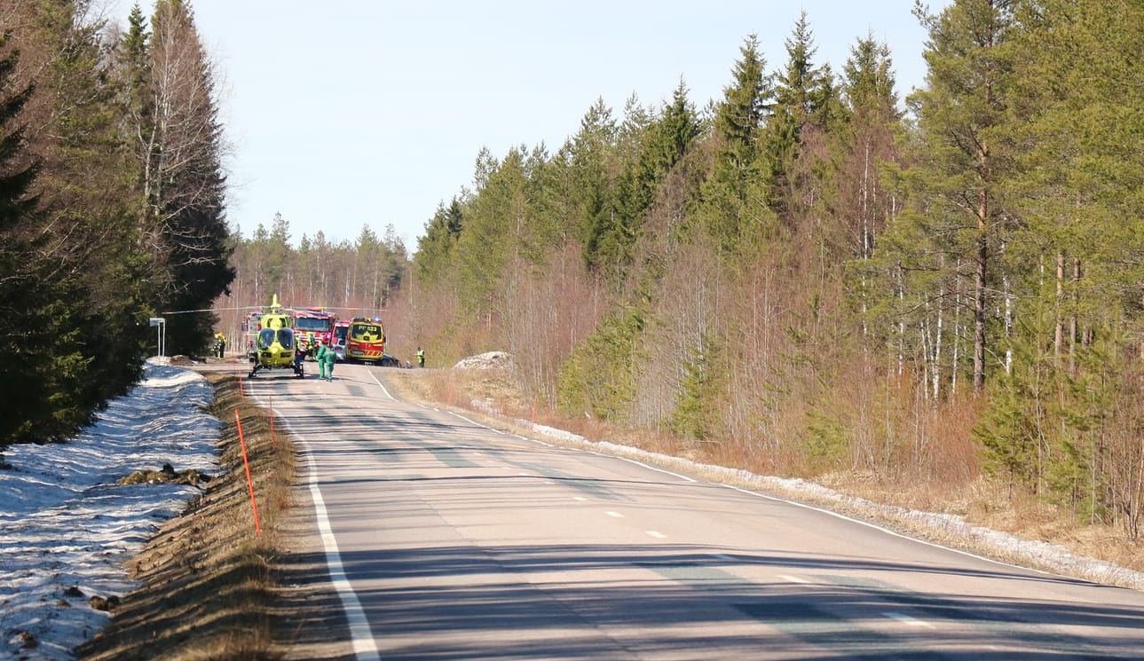 Pyhäjoentie oli torstaina iltapäivällä poikki surullisen liikenneonnettomuuden takia.