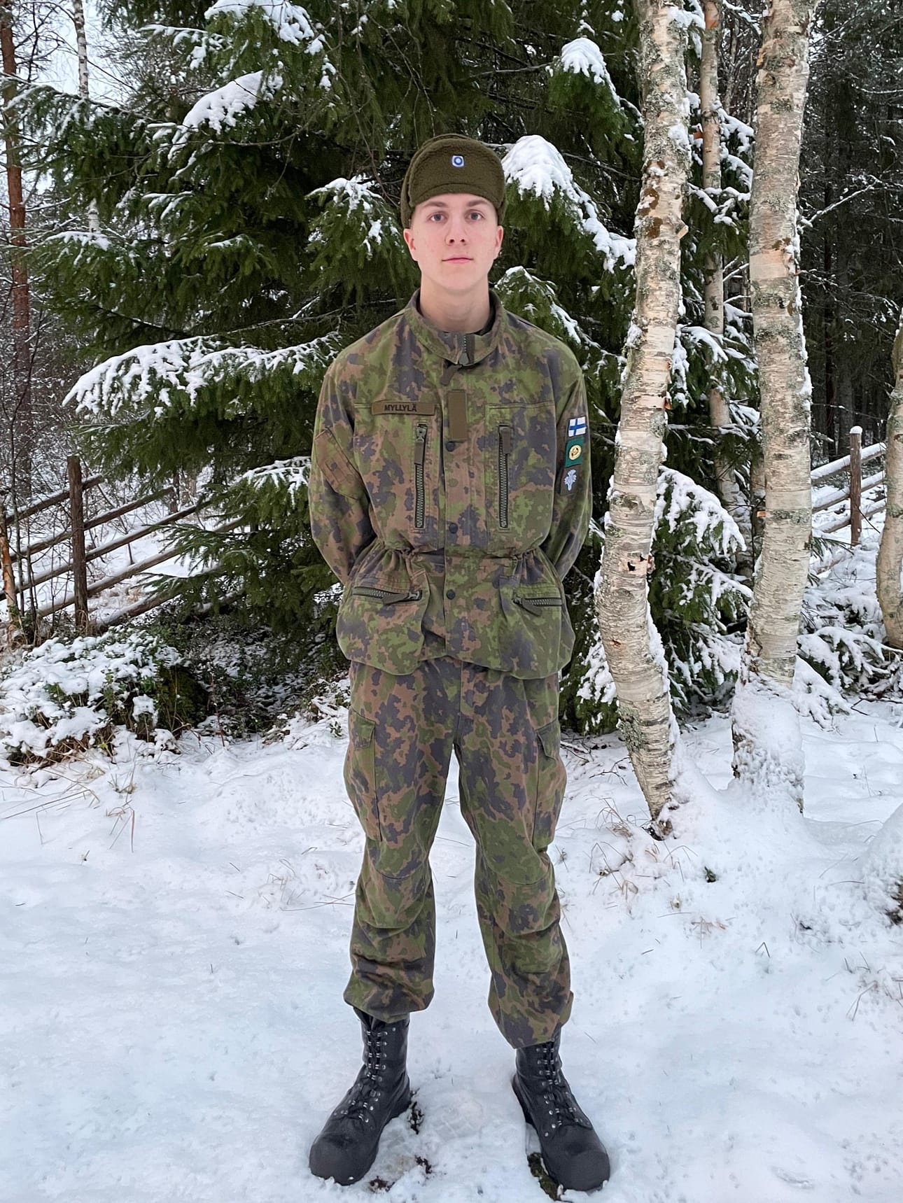Lenni Myllylä aikoo pitää yhteyttä inttikavereihin. Kuva otettiin Myllylän viimeisellä kotilomalla ennen palveluajan päättymistä.