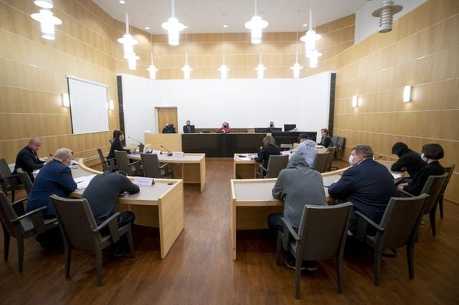 Pedofiilioikeudenkäynti pidettiin suljetuin ovin, koska oikeudessa käsiteltiin arkaluontoisia lapsiin kohdistuvia seksuaalisia rikoksia. Etelä-Pohjanmaan käräjäoikeudessa käsiteltävässä jutussa on syytettyinä neljä miestä. ARKISTOKUVA: JAAKKO ELENIUS
