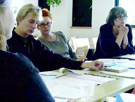 Itämeren yhteistyötä. Latvialainen Andris Akmentins, projektisihteeri Reetta Jokinen ja ruotsalainen Gerda-Helena Lindskog pohtivat Baltian kirjallisuuden näkymiä.