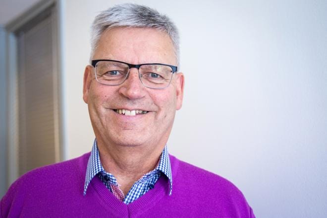 Göran Östbergin mielestä luontoa säästääksemme meidän tulisi tarkastella tuotteiden hintoja enemmän niiden laadun ja kestävyyden kannalta. Hän muistuttaa, että laadukkaasta tavarasta saa maksaa, mutta se kestää vuosikymmeniä. Kuvat: Paula Kaskimaa