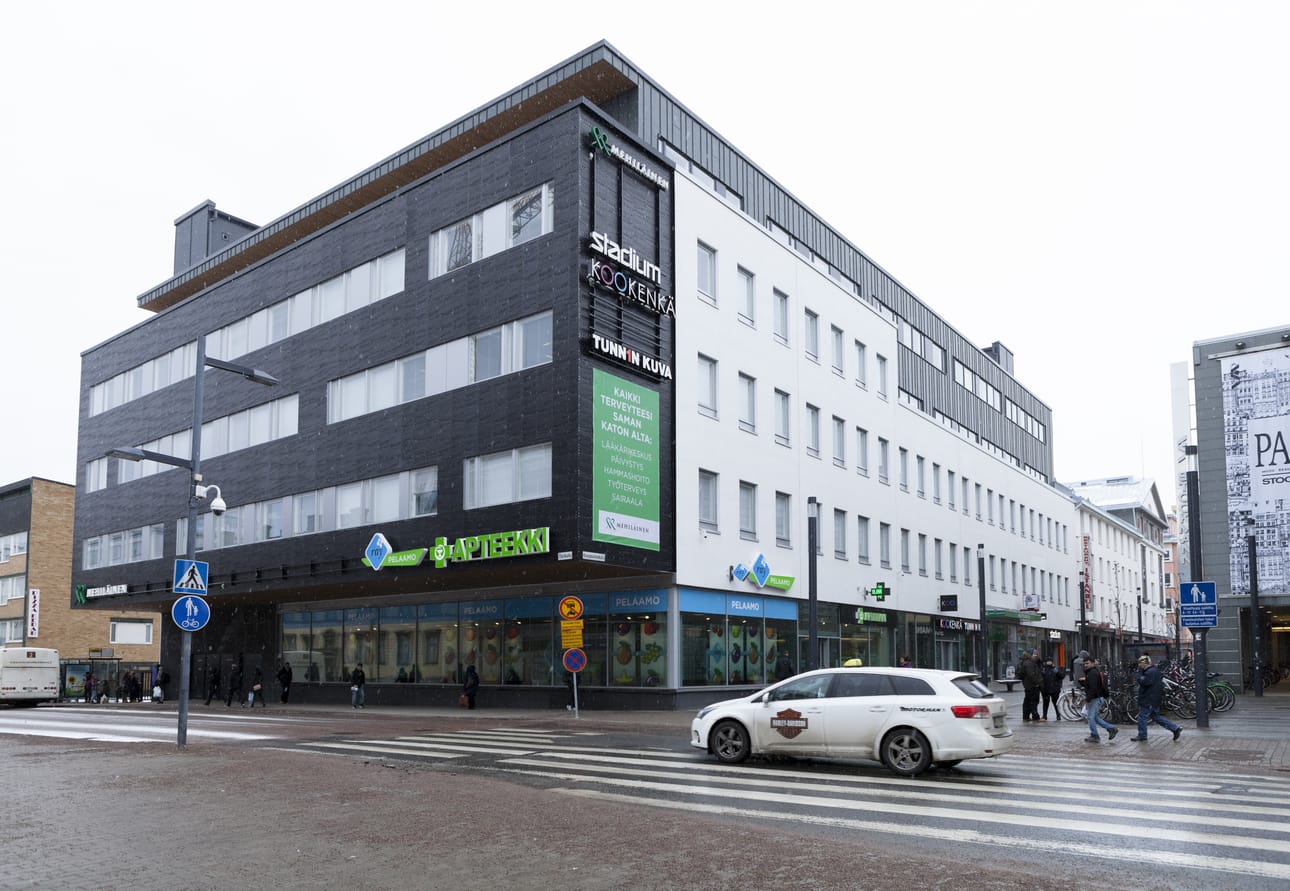 Mehiläisen toimipiste Torikadun ja Kauppurienkadun kulmassa Oulussa.
