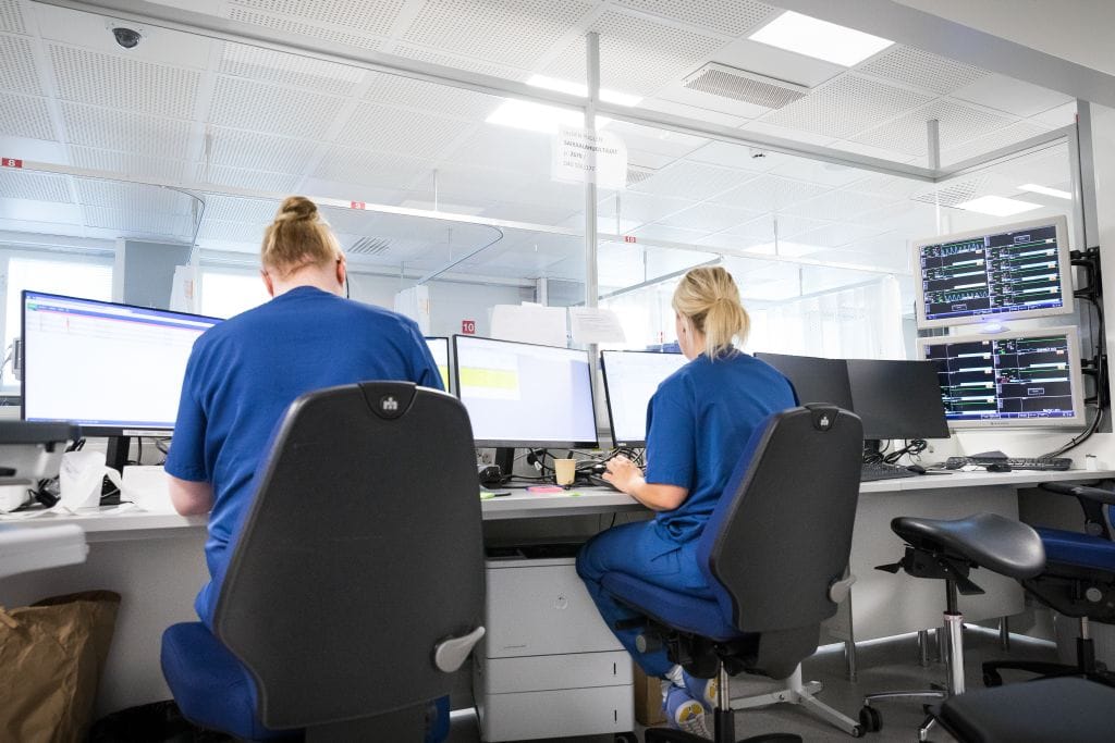 Sairaalaan koronaepäilyn takia tulevia neuvotaan välttämään kaikkia ylimääräisiä kontakteja muihin ihmisiin sairaala-alueella, OYS:sta korostetaan.