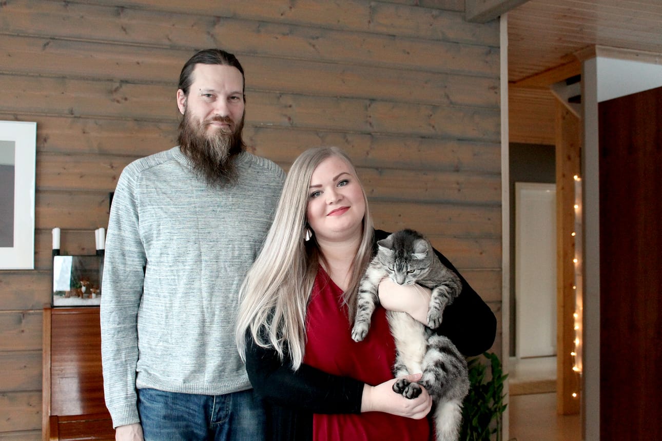 Marko Määtän ja Enni Ravanderin häitä juhlitaan heinäkuussa. Ravander kertoo hipelöivänsä pukuaan jo malttamattomana. Myös vihkisormusta täytyy sovittaa sormeen tuon tuosta. Muru-kissa ei häähumusta perusta.