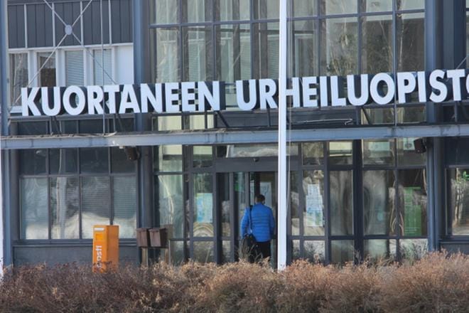 Valtuuston päätös merkitsee myös uusia rakennushankkeita. Mittavin investointi on kunnan rakennuttama ja urheiluopiston tontille tuleva palloiluhalli. KUVA: REIJO HEIKKILÄ
