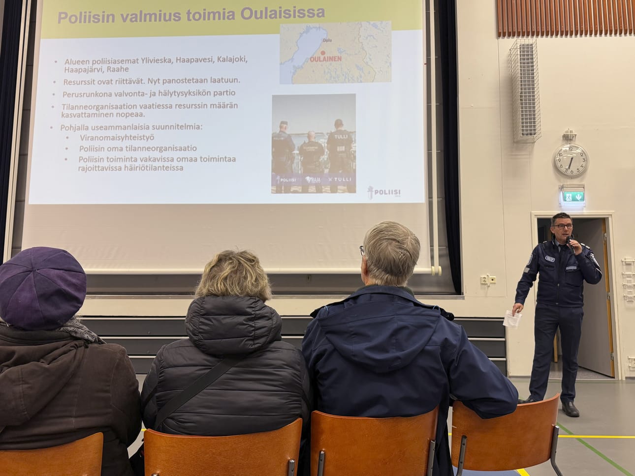 Veijo Alavaikko kertoi miten poliisi toimii ja valmistautuu poikkeus- ja kriisitilanteisiin.