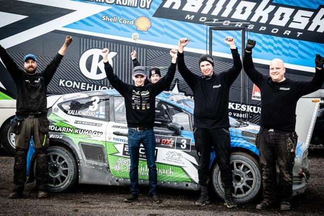 Tiimikuvassa eturivissä vasemmalta oikealle Veijo Rintala, Jere Kalliokoski, Jarno Kukkola ja Joni Marttila, takana JP Vistinmäki. KUVAT: TONIGRAPHS/TONI OLLIKAINEN