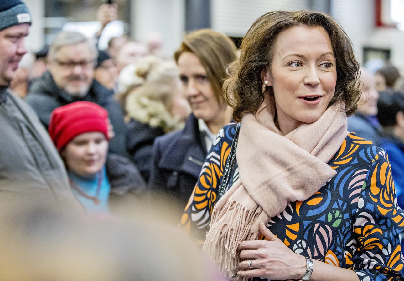 Jenni Haukio nähdään Linnan juhlissa koivusta valmistetussa iltapuvussa.