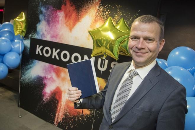 Kokoomuksen puheenjohtaja Petteri Orpo kehui Alexander Stubbin kansainvälistä osaamista kokoomuksen puoluevaltuuston kokouksessa. KUVA: Mauri Ratilainen/Com.Pic.