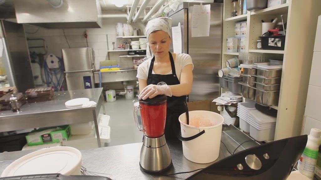Anna-Riikka Lavia tekee arktista jäätelöä